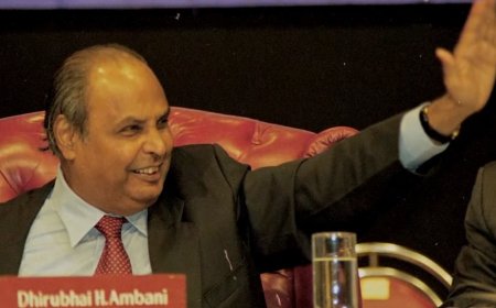 सिर्फ कुछ रुपयों की नौकरी से शुरू हुआ सफर! धीरूभाई अंबानी की पहली कमाई जानकर चौंक जाएंगे