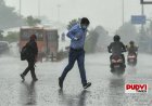 दिल्ली-NCR में जोरदार बारिश, अचानक बदला मौसम का मिजाज... चुभती गर्मी से मिली राहत
