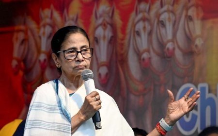 ‘मैं इस्तीफा नहीं दूंगी’ — ममता बनर्जी के बयान से बंगाल की राजनीति में हलचल, TMC के 10 विधायक बैठक से रहे गायब