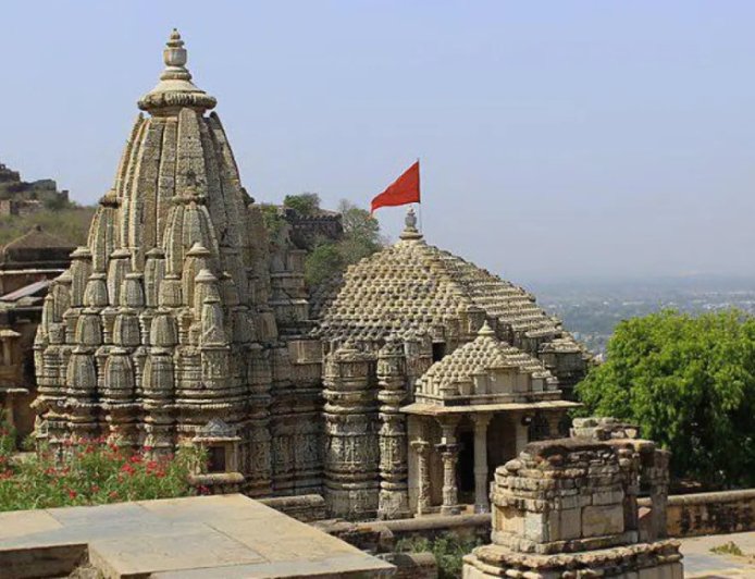 500 साल पुराना मंदिर, जहां मीरा बाई की आराधना की गूंज आज भी सुनाई देती है