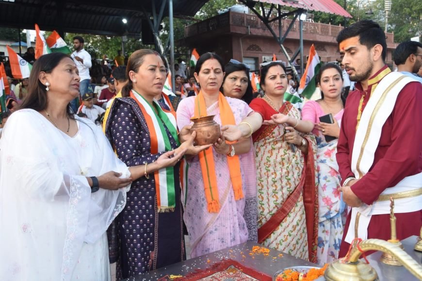 ‘ऑपरेशन सिंदूर’ के एक साल पूरे, वाराणसी में लोगों ने अनोखे अंदाज में दी श्रद्धांजलि