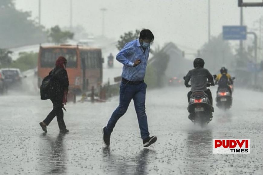 दिल्ली-NCR में जोरदार बारिश, अचानक बदला मौसम का मिजाज... चुभती गर्मी से मिली राहत