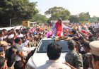 संसद के बाहर धर्मेंद्र प्रधान का NDA सांसदों ने किया भव्य स्वागत, पाग पहनाकर सदन तक ले गए; इस्तीफे के बाद पहली बार पहुंचे संसद