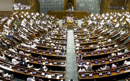 Parliament Monsoon Session LIVE: लोकसभा की कार्यवाही दोपहर 12 बजे तक स्थगित, विपक्ष के हंगामे के बीच ओम बिरला की अपील बेअसर