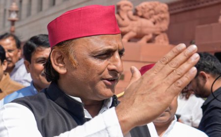 'छात्रों के सिर खुले हुए आए थे, हिटलर से तुलना क्यों न करें?' लाठीचार्ज पर भड़के अखिलेश यादव, BJP पर साधा निशाना
