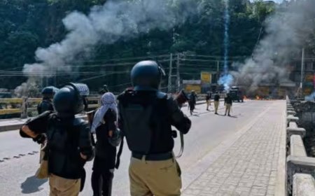 PoK में प्रदर्शनकारियों पर बर्बर कार्रवाई, पाकिस्तानी सेना की फायरिंग में 19 की मौत, दर्जनों घायल