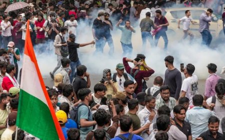 'भीड़ बेकाबू थी, चेतावनी के बाद किया बल प्रयोग', संसद मार्च पर दिल्ली पुलिस का बड़ा दावा
