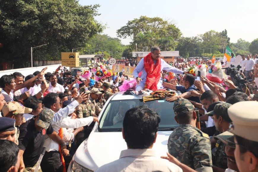 संसद के बाहर धर्मेंद्र प्रधान का NDA सांसदों ने किया भव्य स्वागत, पाग पहनाकर सदन तक ले गए; इस्तीफे के बाद पहली बार पहुंचे संसद