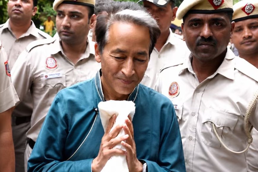 अस्पताल से डिस्चार्ज होकर राजघाट पहुंचे सोनम वांगचुक, बोले- 'इस्तीफा एक शुरुआत, उम्मीद है सिस्टम बेहतर होगा'