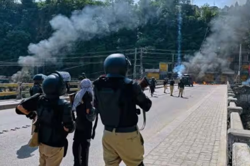 PoK में प्रदर्शनकारियों पर बर्बर कार्रवाई, पाकिस्तानी सेना की फायरिंग में 19 की मौत, दर्जनों घायल