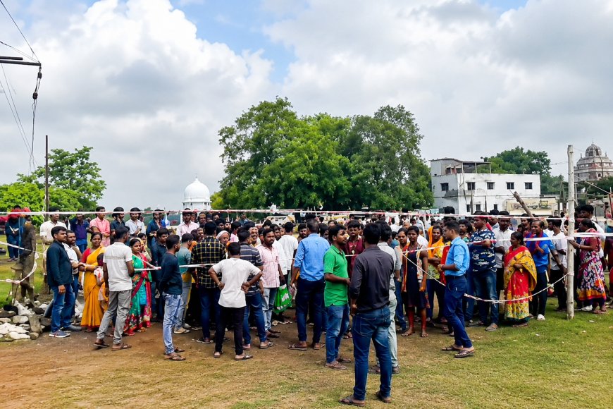अंडाल भू-धंसान: 24 घंटे बाद भी दहशत कायम, घरों में छूटे जरूरी दस्तावेज, पुनर्वास और मुआवजे की मांग तेज