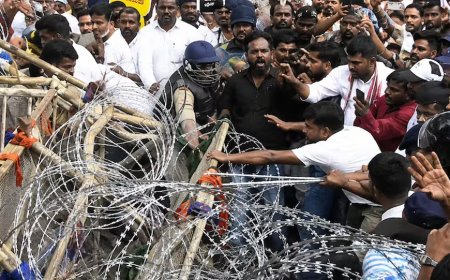 Jharkhand Student Protest Live: सातवें बैरिकेड तक पहुंचे छात्र, पुलिस ने चलाया वाटर कैनन तो झूम उठे प्रदर्शनकारी