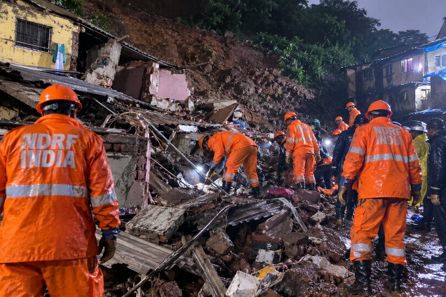 मुंबई लैंडस्लाइड में 3 की मौत, मलबे में दबे लोगों की तलाश के लिए विक्टिम-डिटेक्शन कैमरे का इस्तेमाल