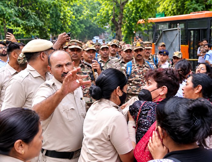 दिल्ली में CJP के प्रदर्शन से पहले सख्ती, लीगल टीम के प्रमुख हिरासत में; जंतर-मंतर पर 150 प्रदर्शनकारी पकड़े गए